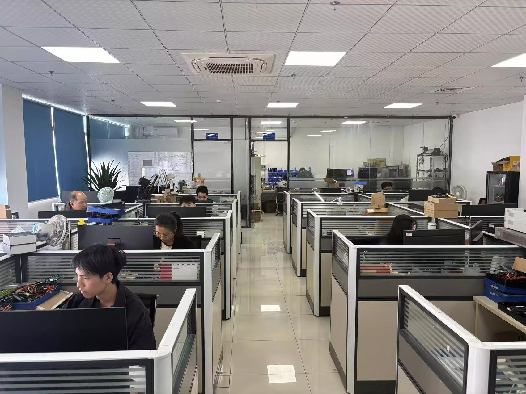 imgi_39_O1CN01eRkC611aMJyLBGTwC_!!4611686018427385395-0-av-auth-doc.jpg_Q75